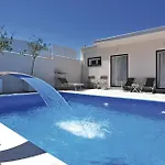 Three-bedroom With Sea View 04 Nyaraló